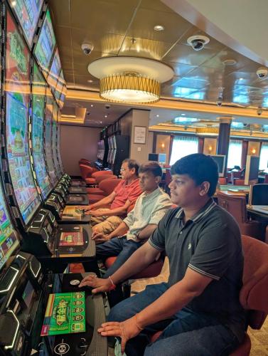 PXL 20250317 041312665